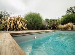 Terrasse autour de piscine par Bonnet Paysagiste