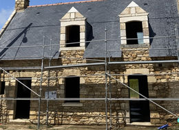 Toiture d'une maison en pierre