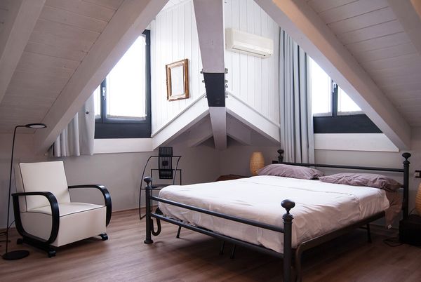Chambre aménagée sous les combles
